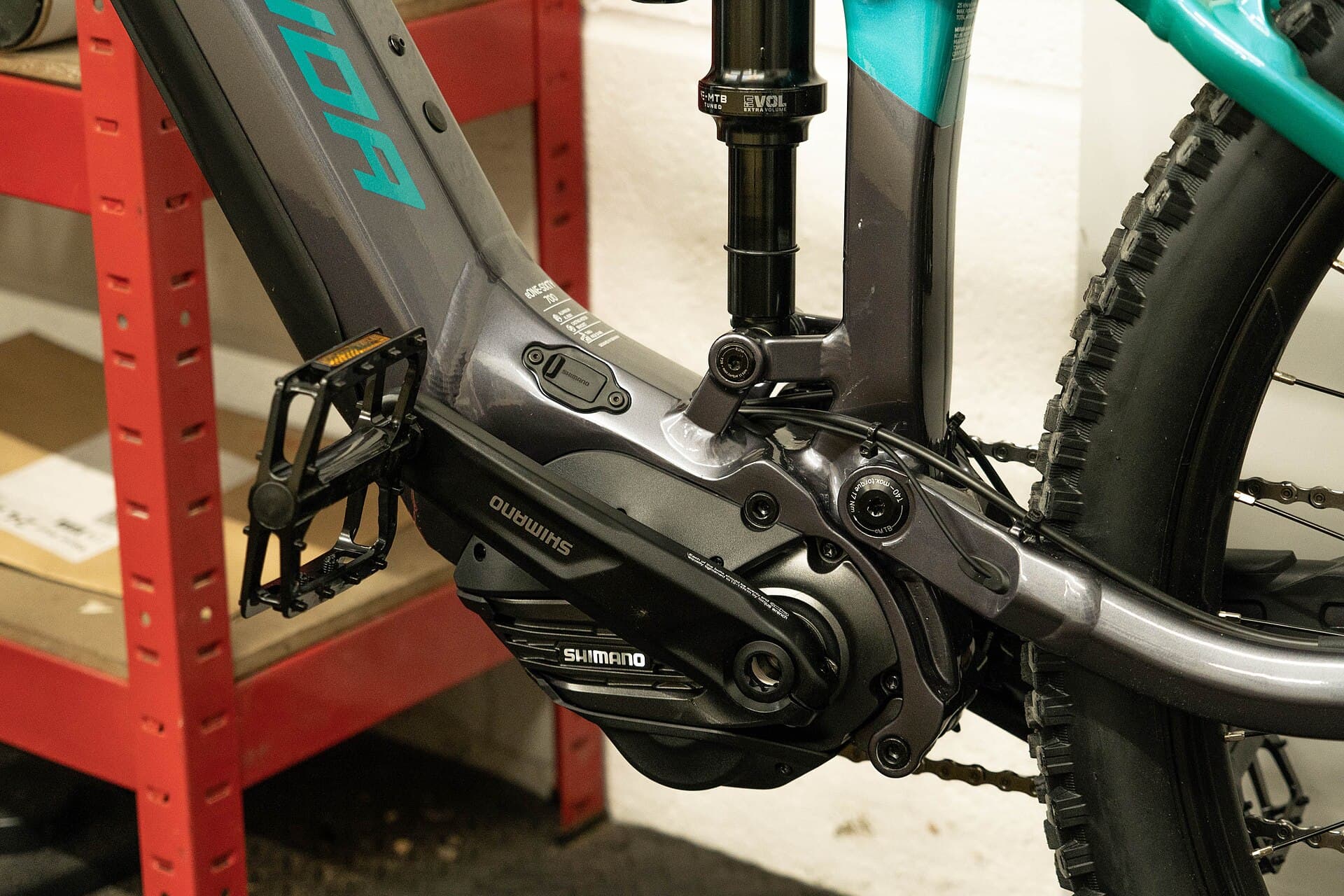 Moderne elektrische fiets klaar voor gebruik