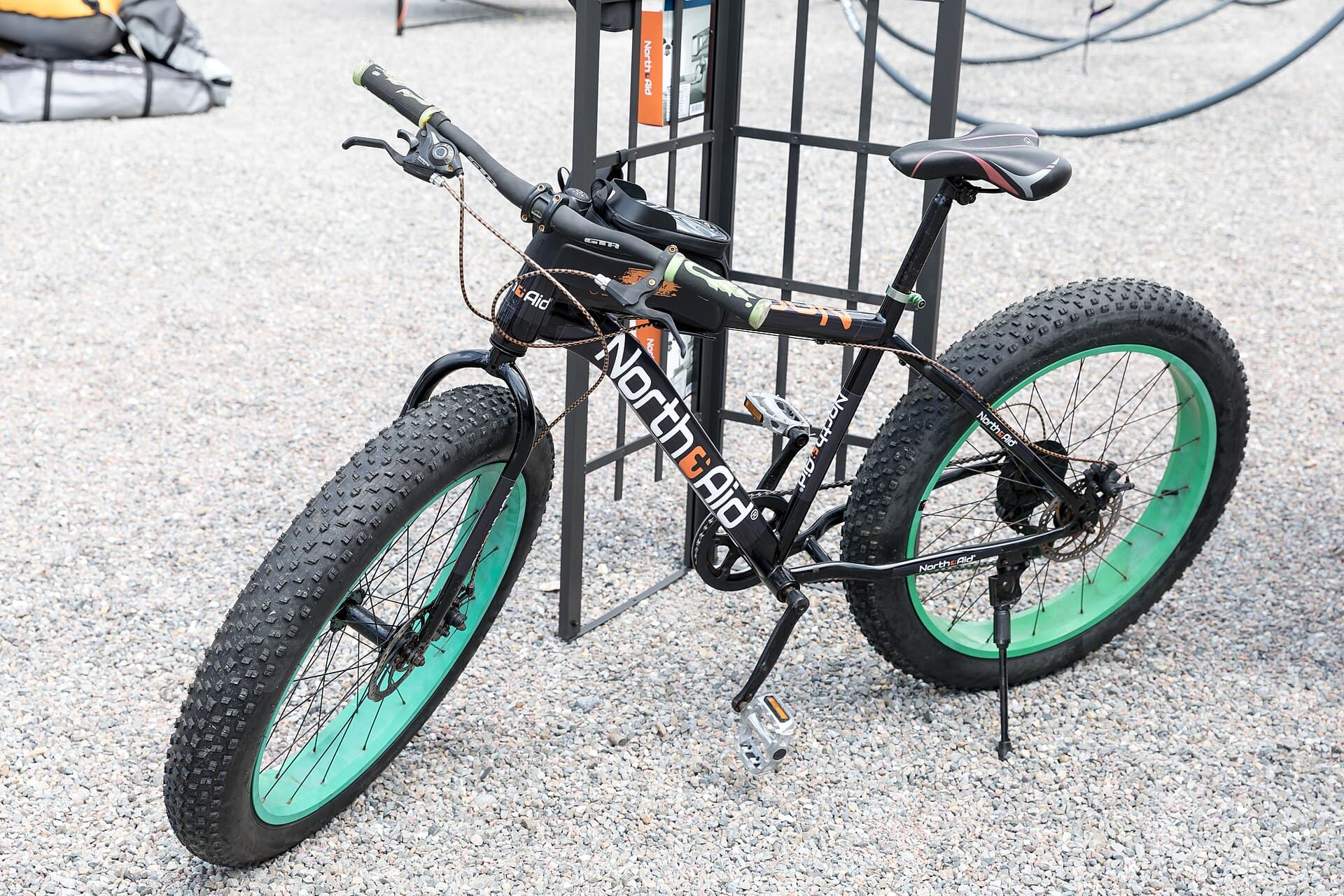 Fatbike met dikke banden van opzij
