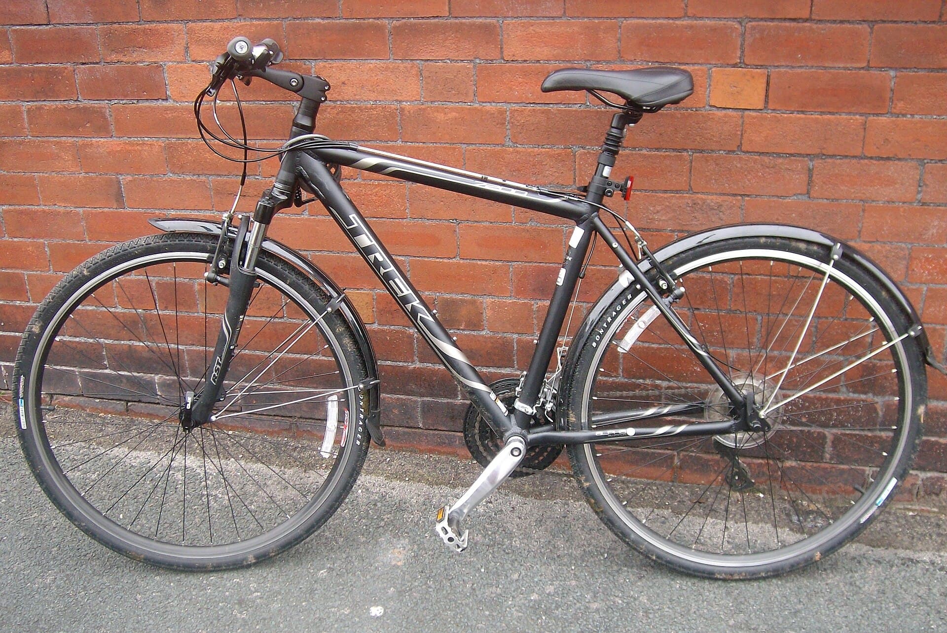 Trekkingfiets klaar voor een lange rit