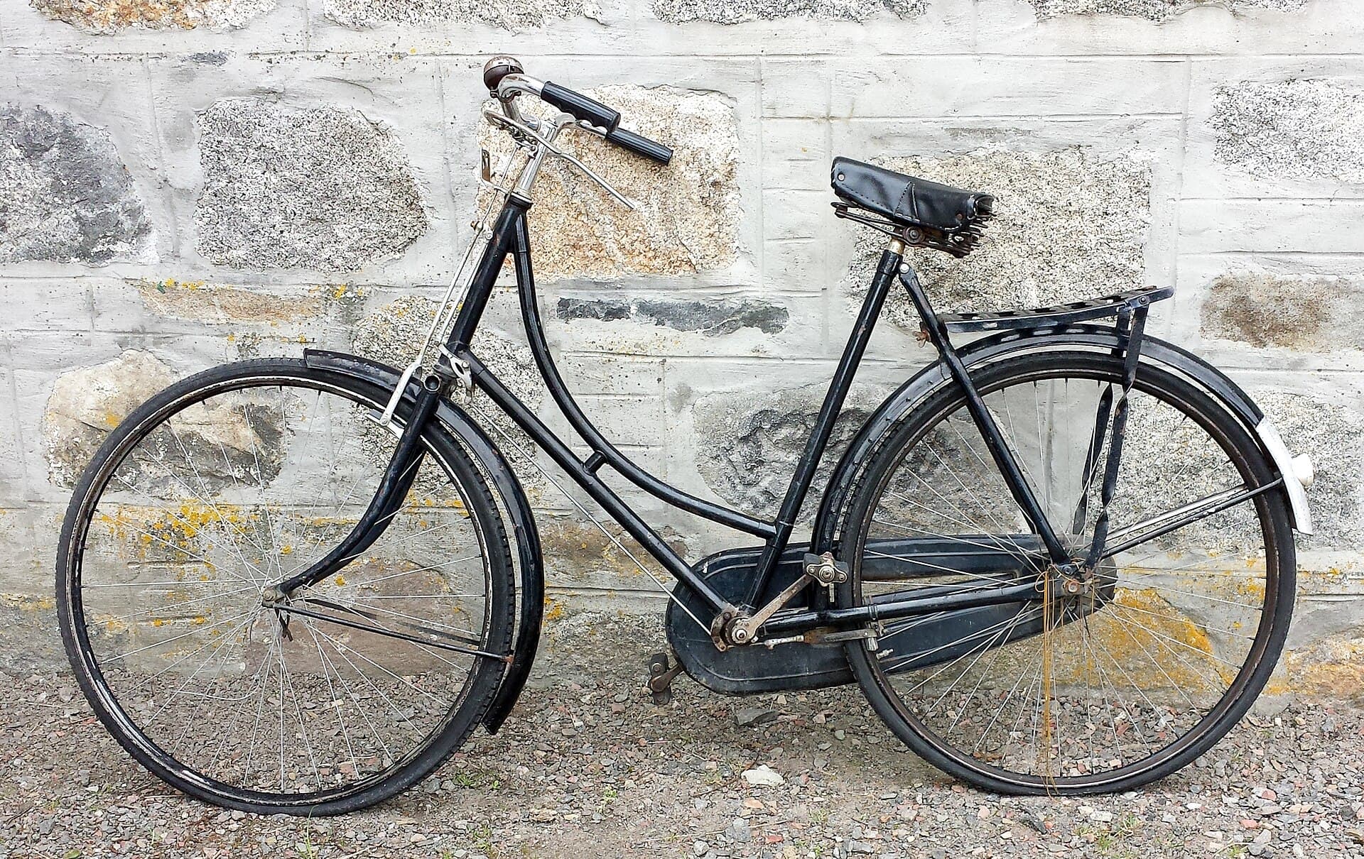 Fietsframe van opzij waarop de maatvoering goed zichtbaar is